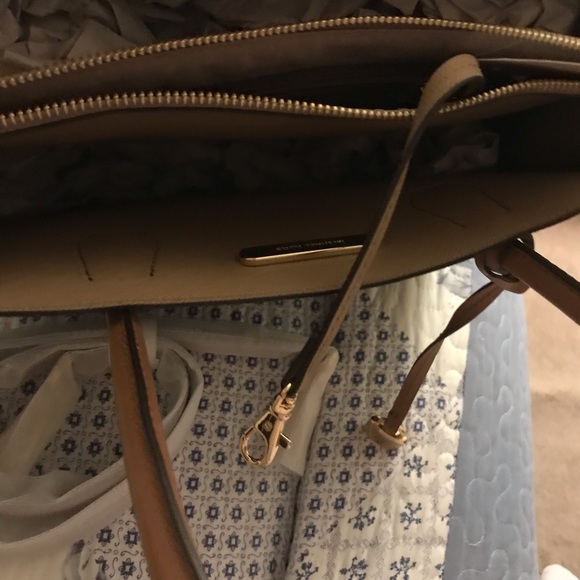 Michael Kors Large Mercer Tote - Picture 5 of 5